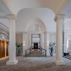 **** Otel The Queens Birleşik Krallık